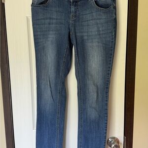 Stylish Denim Straight Leg Jeans for Women